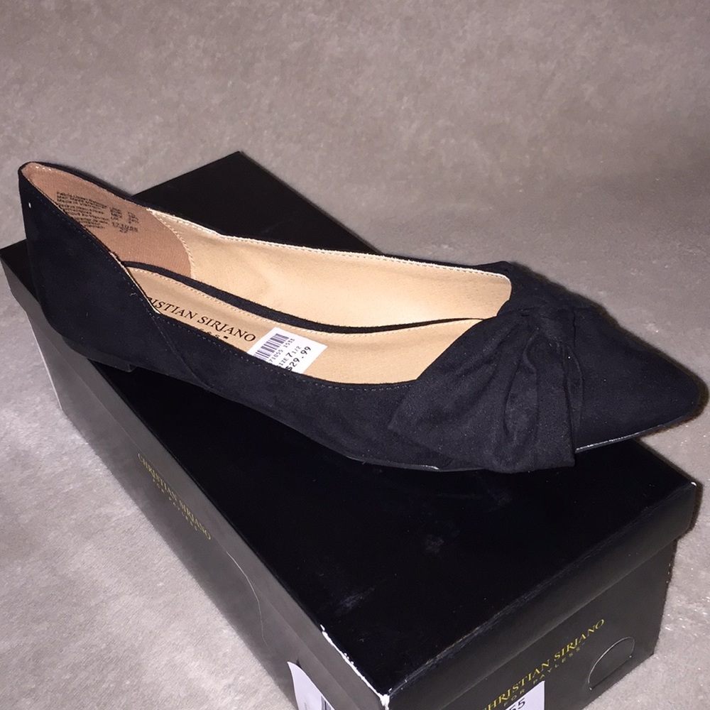 Suede pointed toe shoes with detailed bow.